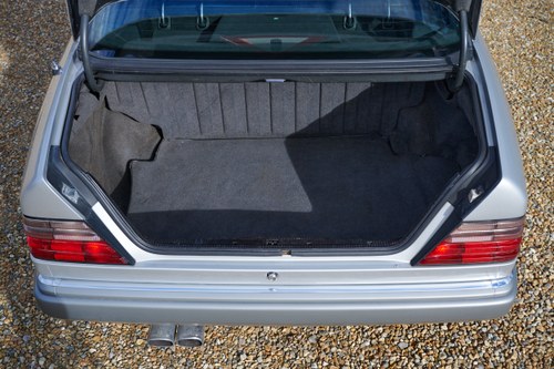 1992 Mercedes-Benz E500 W124 zum Verkauf (Bild 63 von 147)