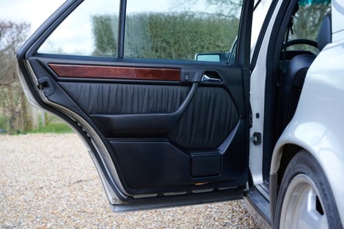 1992 Mercedes-Benz E500 W124 zum Verkauf (Bild 32 von 147)