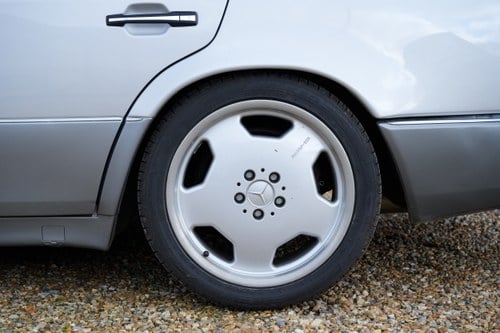 1992 Mercedes-Benz E500 W124 zum Verkauf (Bild 24 von 147)