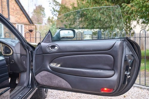 2001 Jaguar XKR 100 à vendre (picture 20 of 184)