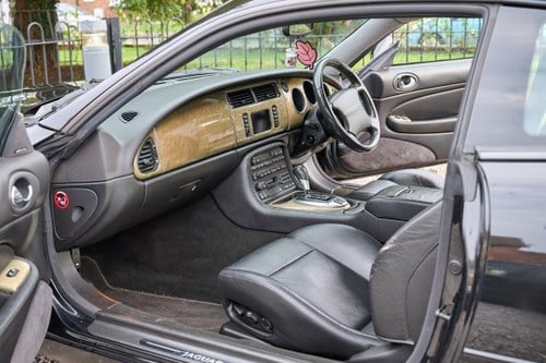 2001 Jaguar XKR 100 à vendre (picture 24 of 184)