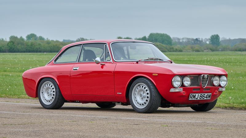 1974 Alfa Romeo 2000 GTV (105) Restomod In vendita (immagine 1 di 288)