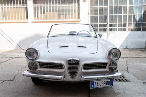 1960 Alfa Romeo 2000 Spider Touring à venda (imagem 4 de 77)