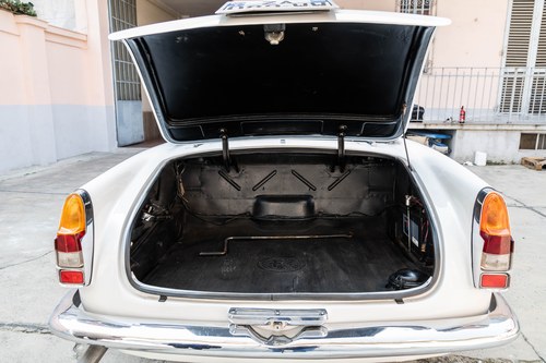 1960 Alfa Romeo 2000 Spider Touring à venda (imagem 43 de 77)