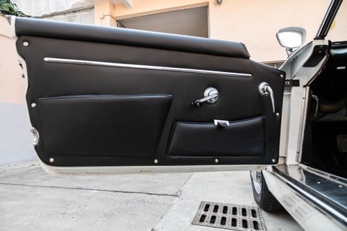 1960 Alfa Romeo 2000 Spider Touring à venda (imagem 41 de 77)