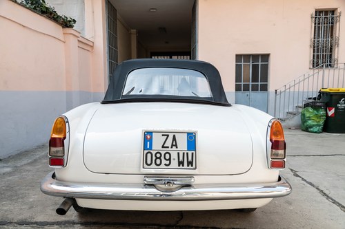 1960 Alfa Romeo 2000 Spider Touring à venda (imagem 16 de 77)