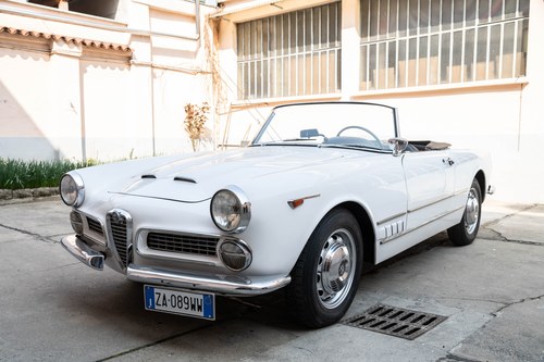 1960 Alfa Romeo 2000 Spider Touring à venda (imagem 1 de 77)