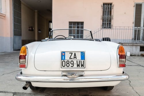 1960 Alfa Romeo 2000 Spider Touring à venda (imagem 8 de 77)