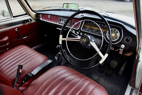 1965 Alfa Romeo 2600 Berlina à venda (imagem 46 de 134)