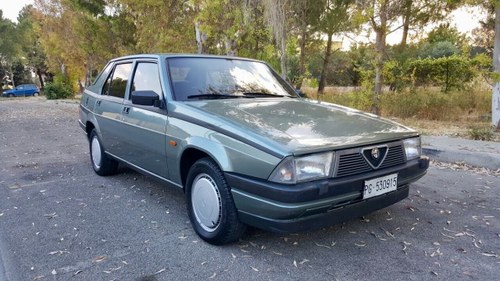 NO RESERVE - 1986 Alfa Romeo 75 à vendre (picture 5 of 49)