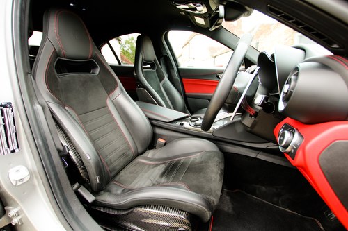 2019 Alfa Romeo Giulia Quadrifoglio Nürburgring Edition (RHD) zum Verkauf (Bild 28 von 35)