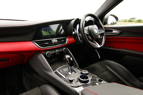 2019 Alfa Romeo Giulia Quadrifoglio Nürburgring Edition (RHD) zum Verkauf (Bild 25 von 35)