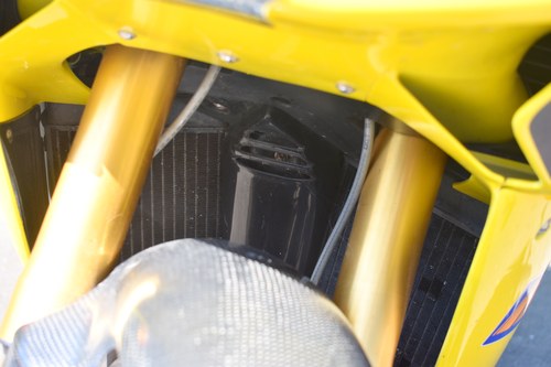 NO RESERVE - 2001 Aprilia RSV Mille R Te koop (foto 18 van 107)