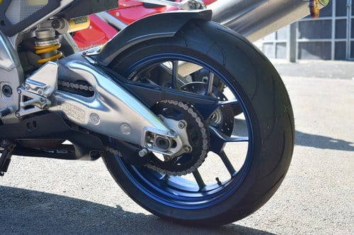 NO RESERVE - 2001 Aprilia RSV Mille R Te koop (foto 31 van 107)