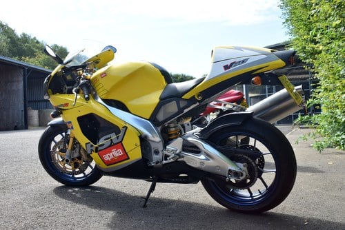 NO RESERVE - 2001 Aprilia RSV Mille R Te koop (foto 12 van 107)