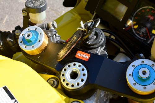 NO RESERVE - 2001 Aprilia RSV Mille R Te koop (foto 48 van 107)