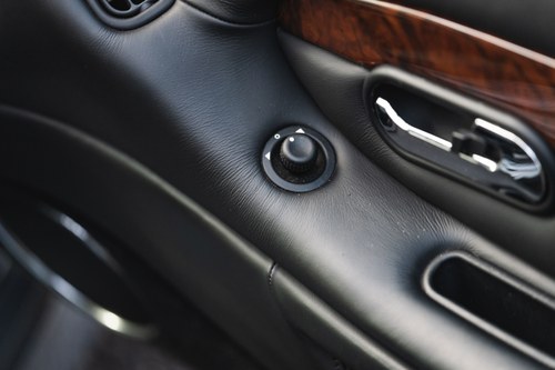 2001 Aston Martin DB7 Vantage In vendita (immagine 35 di 121)