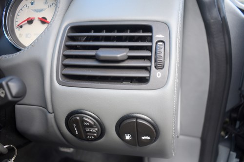 2002 Aston Martin Vanquish zum Verkauf (Bild 57 von 176)