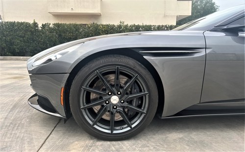 2018 Aston Martin DB11 V12 Coupé LHD For Sale (picture 34 of 49)