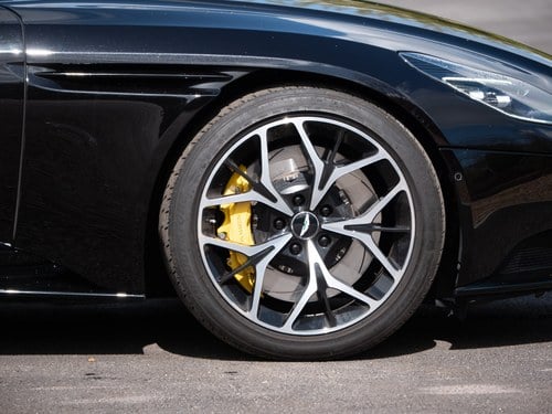2018 Aston Martin DB11 Volante In vendita (immagine 28 di 271)