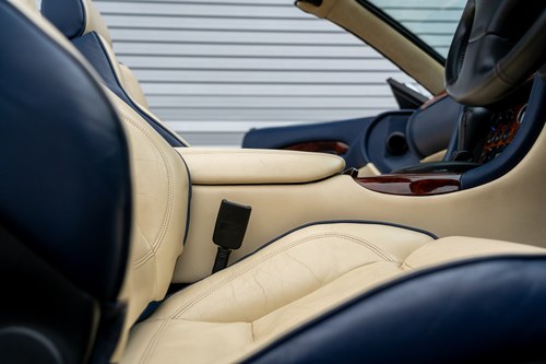 2002 Aston Martin DB7 Vantage Volante V12 zum Verkauf (Bild 57 von 140)