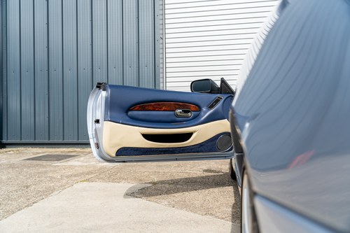 2002 Aston Martin DB7 Vantage Volante V12 zum Verkauf (Bild 55 von 140)
