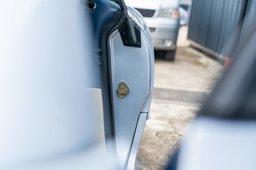 2002 Aston Martin DB7 Vantage Volante V12 zum Verkauf (Bild 53 von 140)