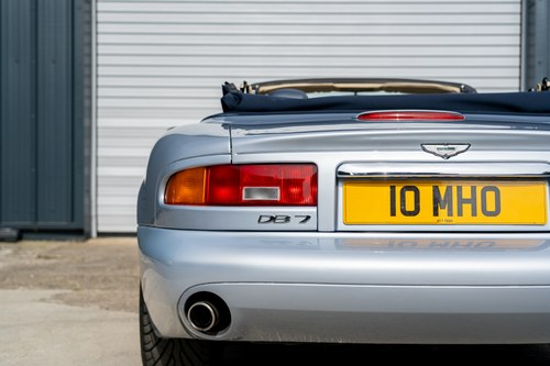 2002 Aston Martin DB7 Vantage Volante V12 zum Verkauf (Bild 104 von 140)