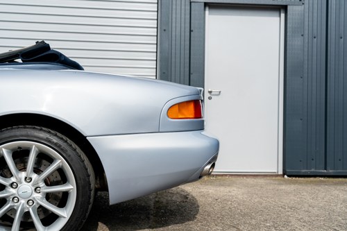 2002 Aston Martin DB7 Vantage Volante V12 zum Verkauf (Bild 98 von 140)