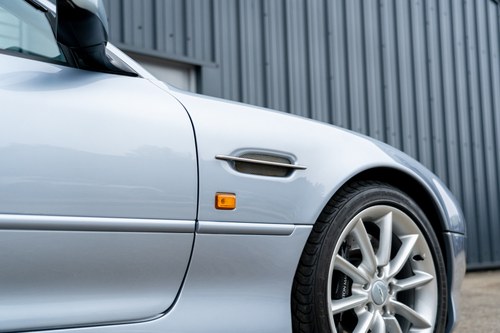 2002 Aston Martin DB7 Vantage Volante V12 zum Verkauf (Bild 77 von 140)