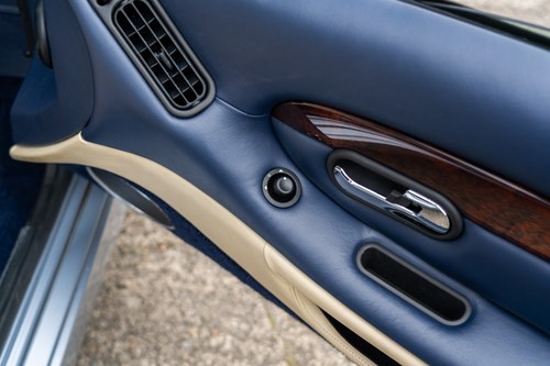 2002 Aston Martin DB7 Vantage Volante V12 zum Verkauf (Bild 45 von 140)