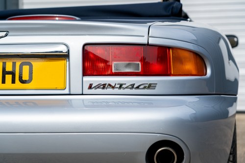 2002 Aston Martin DB7 Vantage Volante V12 zum Verkauf (Bild 109 von 140)