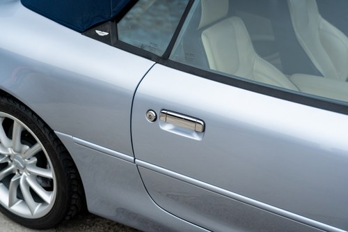 2002 Aston Martin DB7 Vantage Volante V12 zum Verkauf (Bild 76 von 140)