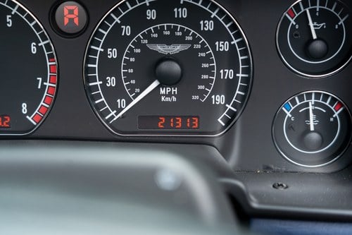 2002 Aston Martin DB7 Vantage Volante V12 zum Verkauf (Bild 27 von 140)