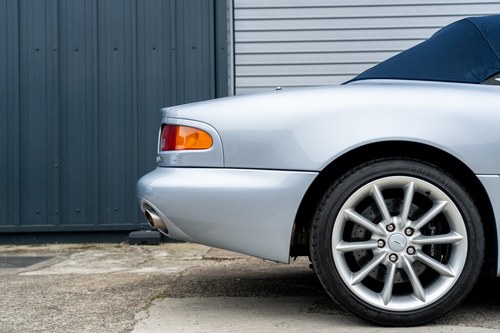 2002 Aston Martin DB7 Vantage Volante V12 zum Verkauf (Bild 79 von 140)
