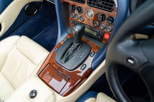 2002 Aston Martin DB7 Vantage Volante V12 zum Verkauf (Bild 30 von 140)