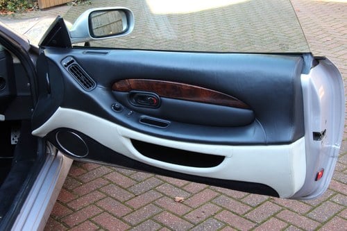 RESERVE LOWERED - 2001 Aston Martin DB7 Vantage For Sale (picture 45 of 176)