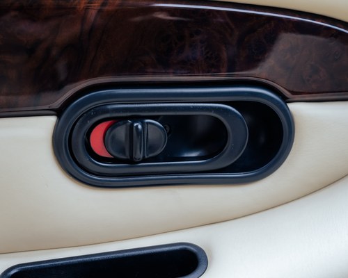 1996 Aston Martin Db7 zum Verkauf (Bild 34 von 125)