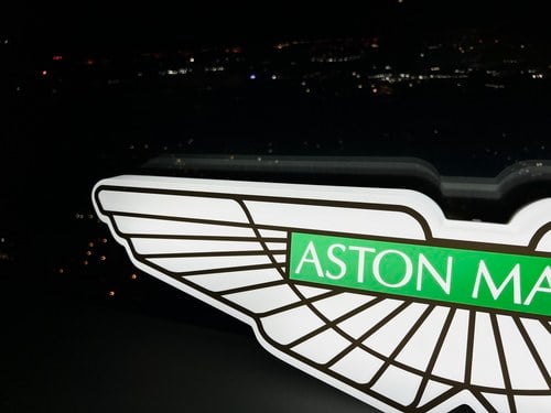 NO RESERVE - Illuminated Aston Martin Sign zum Verkauf (Bild 31 von 36)