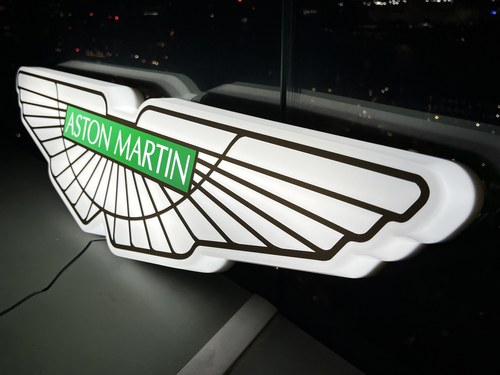 NO RESERVE - Illuminated Aston Martin Sign zum Verkauf (Bild 7 von 36)