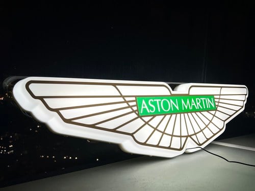NO RESERVE - Illuminated Aston Martin Sign zum Verkauf (Bild 13 von 36)