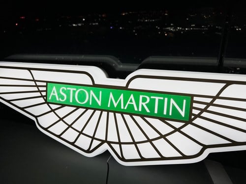 NO RESERVE - Illuminated Aston Martin Sign zum Verkauf (Bild 32 von 36)