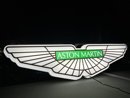 NO RESERVE - Illuminated Aston Martin Sign zum Verkauf (Bild 14 von 36)