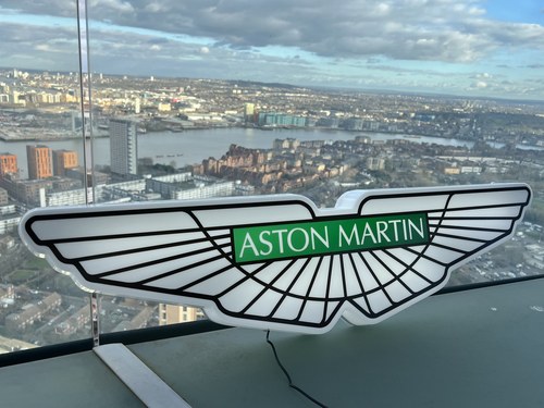 NO RESERVE - Illuminated Aston Martin Sign zum Verkauf (Bild 35 von 36)