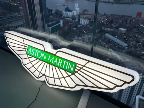 NO RESERVE - Illuminated Aston Martin Sign zum Verkauf (Bild 27 von 36)