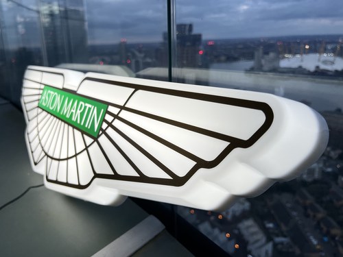 NO RESERVE - Illuminated Aston Martin Sign zum Verkauf (Bild 29 von 36)
