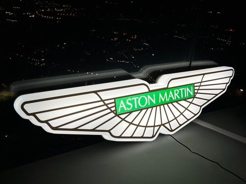 NO RESERVE - Illuminated Aston Martin Sign zum Verkauf (Bild 17 von 36)