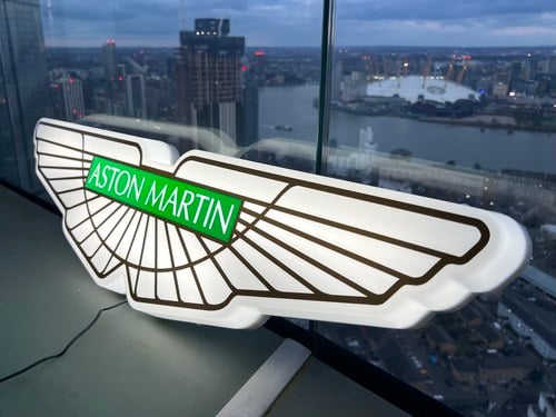 NO RESERVE - Illuminated Aston Martin Sign zum Verkauf (Bild 28 von 36)