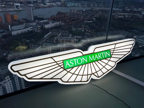 NO RESERVE - Illuminated Aston Martin Sign zum Verkauf (Bild 23 von 36)
