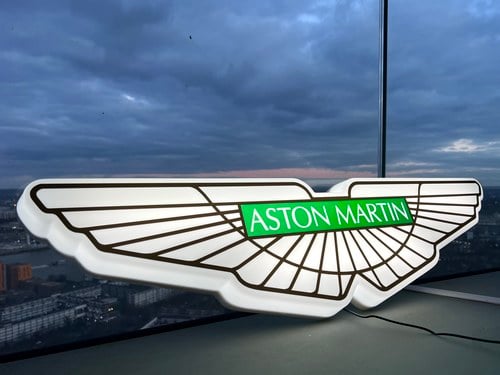 NO RESERVE - Illuminated Aston Martin Sign zum Verkauf (Bild 21 von 36)